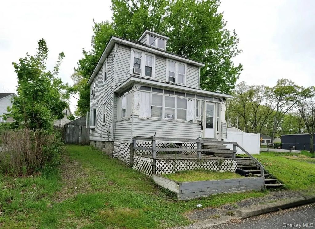 809 South Street, Newburgh