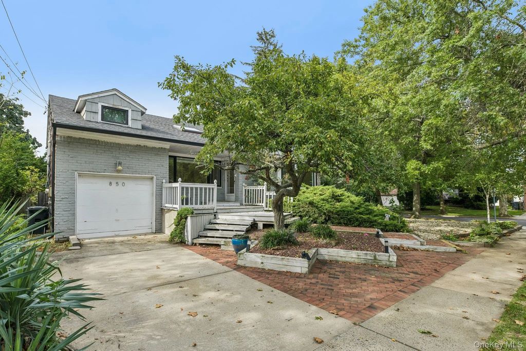 850 Oliver Street, Woodmere