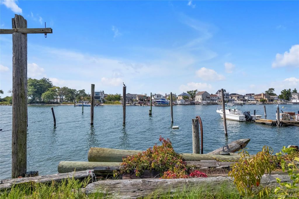 99-63 Lockwood Court, Hamilton Beach