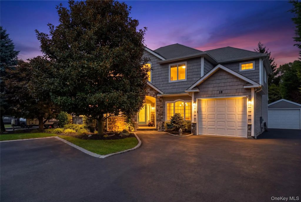 19 Judith Place, East Islip