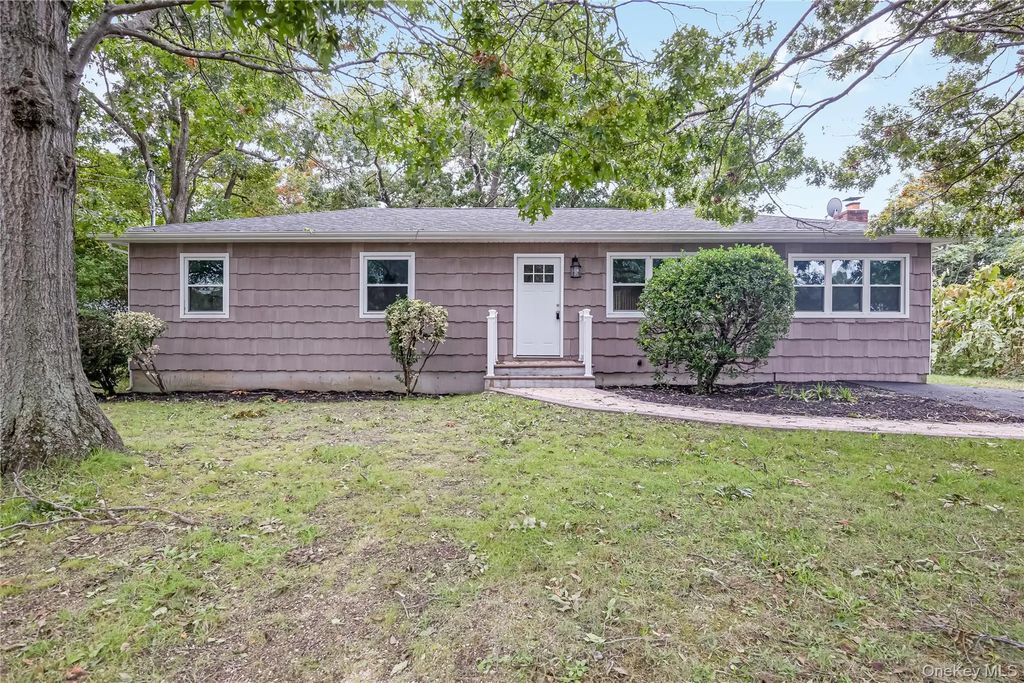 1182 E 3rd Avenue, Bay Shore