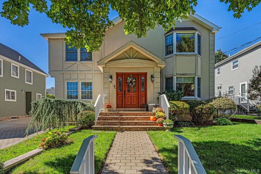 22 Clover Avenue, Floral Park