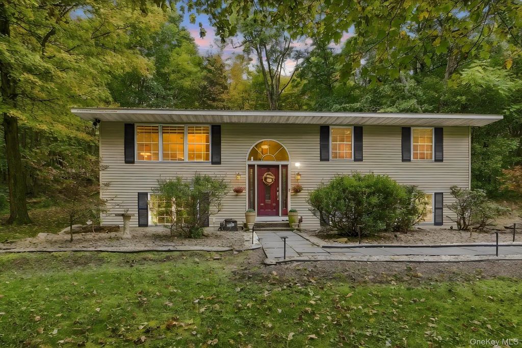48 Macfarlane Road, Wappingers Falls