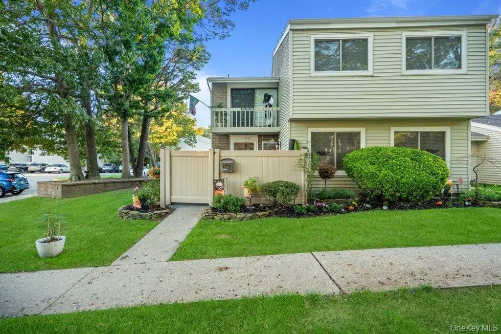204 Springmeadow Drive # B, Holbrook