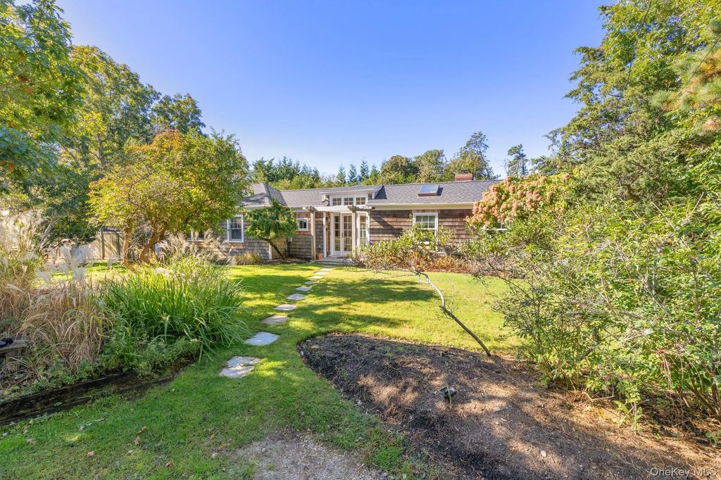 2 Gardiner Drive, Amagansett