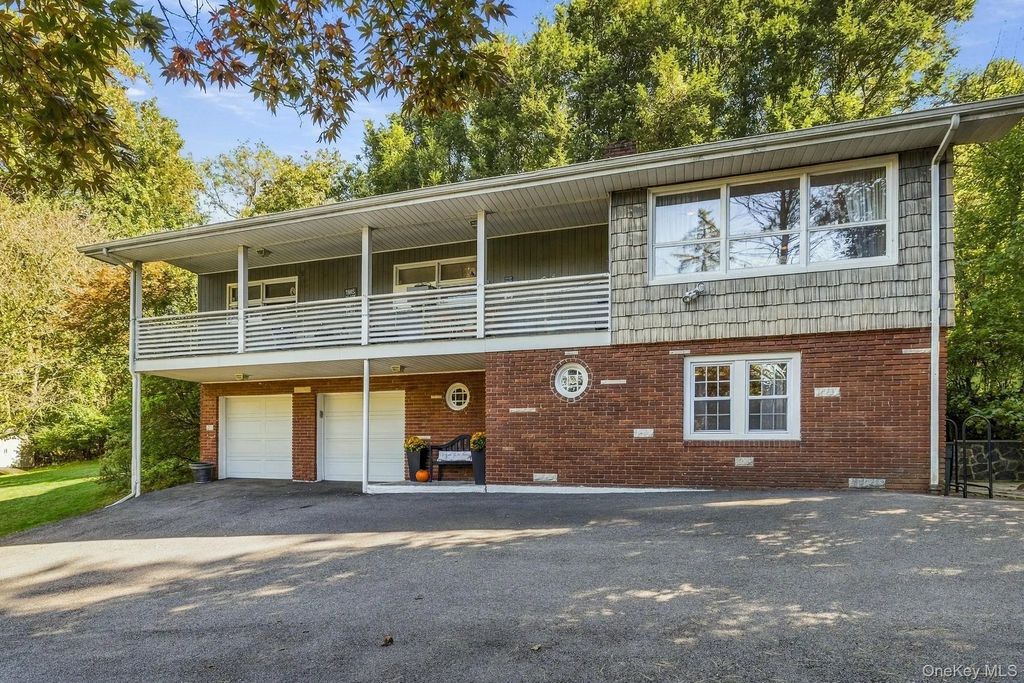 33 Virginia Lane, Thornwood