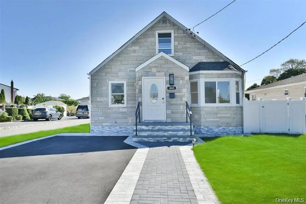 461 Pinebrook Avenue, West Hempstead