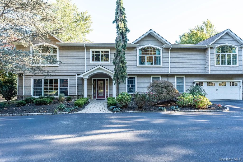 442 Wolf Hill Road, Dix Hills
