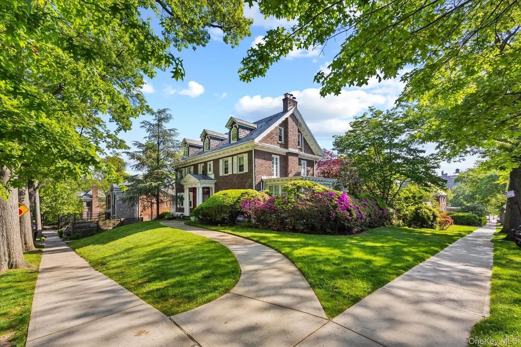 8273 Beverly Road, Kew Gardens