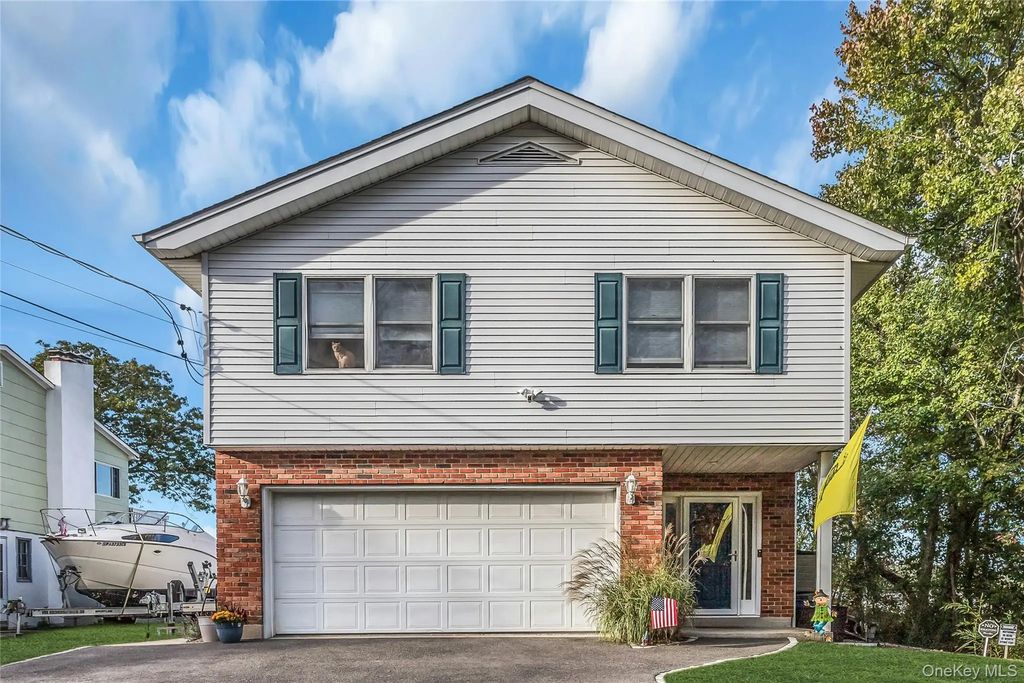15 Riverside Avenue, Mastic Beach