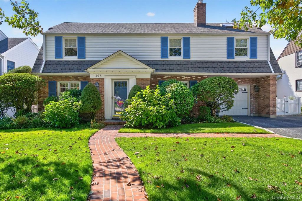 108 Kingsbury Road, Garden City
