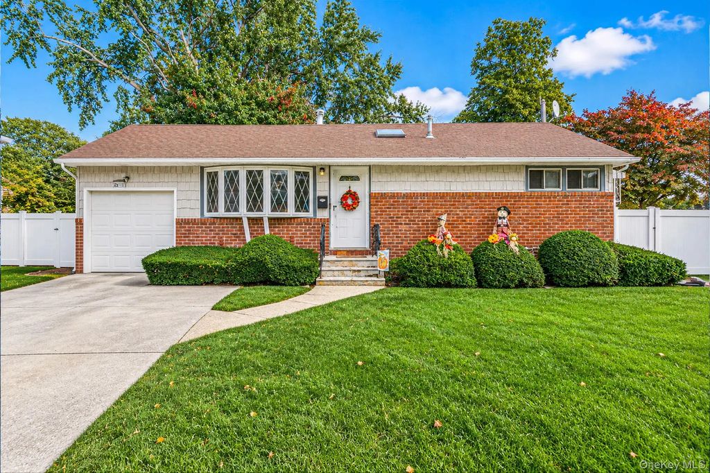 30 Janet Drive, Plainview