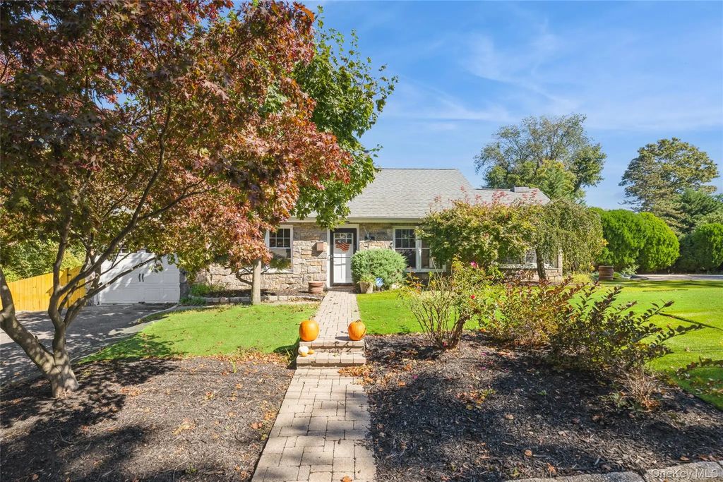 18 Juniper Place, Huntington