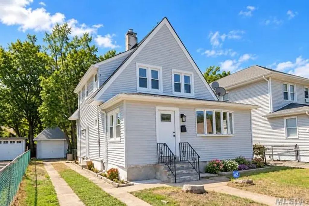 8 Frazier Street, Hempstead