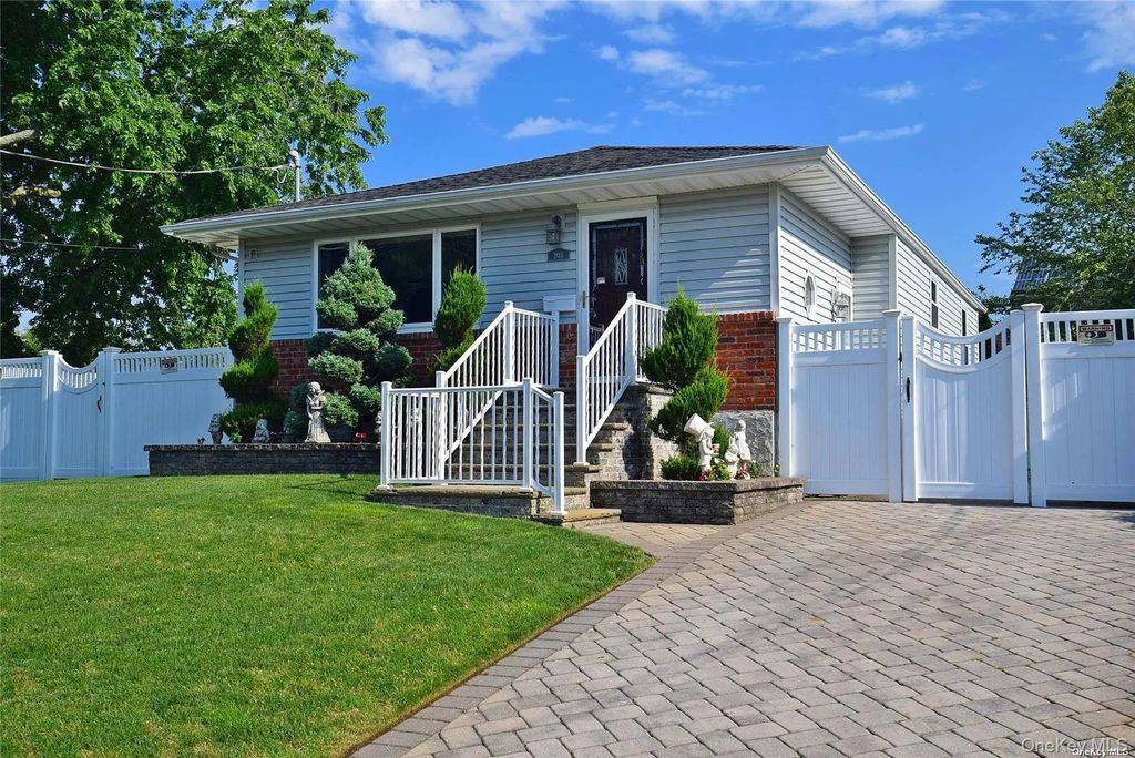 203 Chelsea Avenue, West Babylon