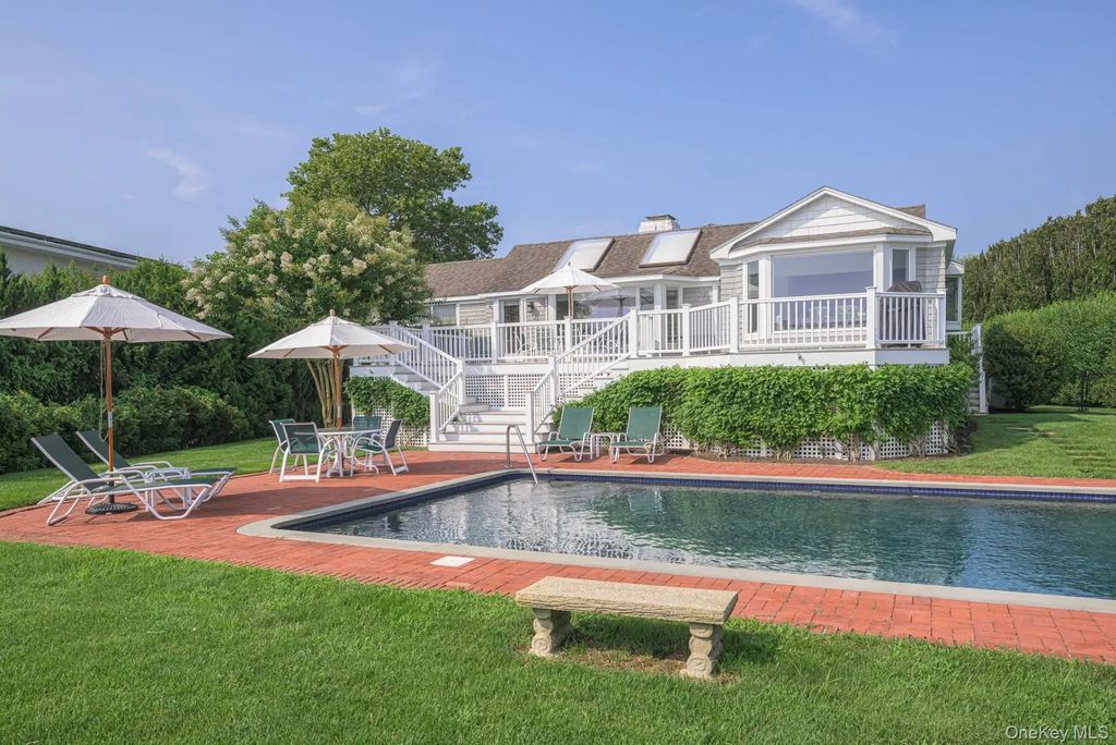 29 Coxs Curve Road, Westhampton Beach
