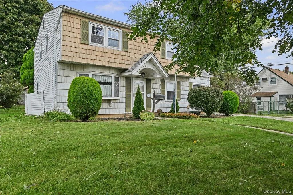 23 Saucer Lane, Levittown