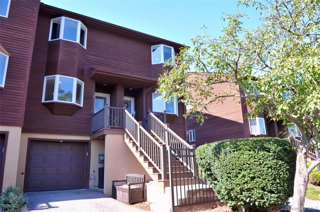 21 Knoll View, Ossining