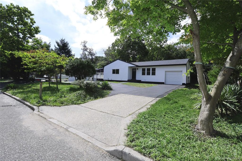 472 Nichols Road, Hauppauge