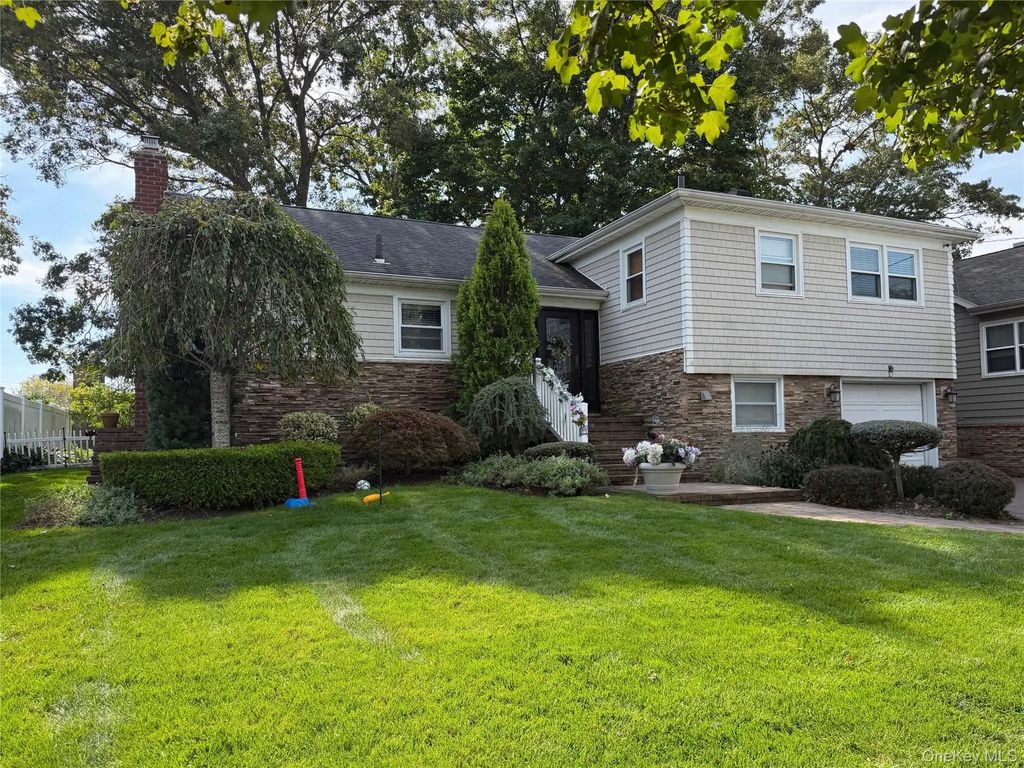 17 Renee Place, Massapequa Park