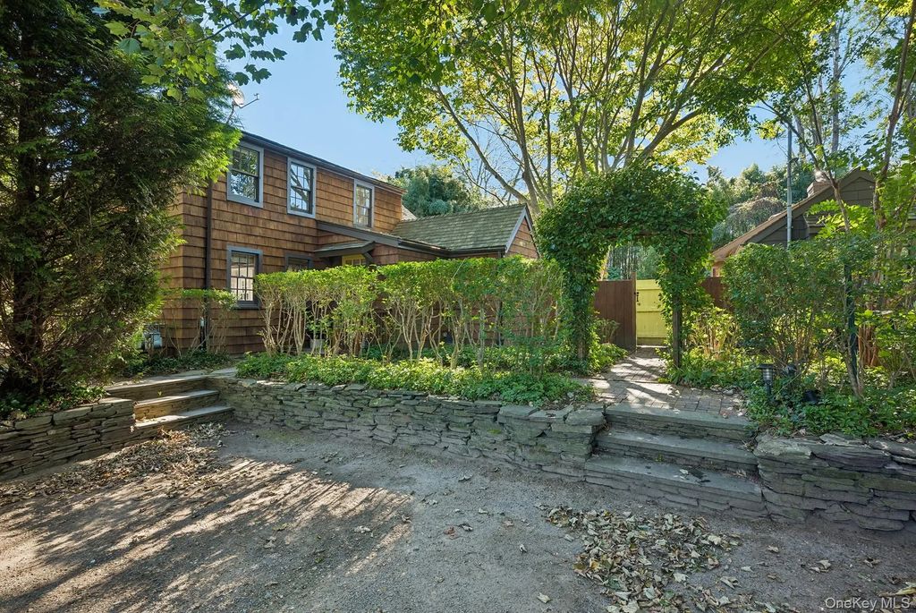 48 Accabonac Road, East Hampton