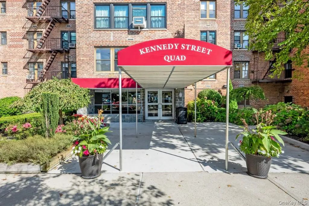 18-35 Corporal Kennedy Street # 4f, Bayside