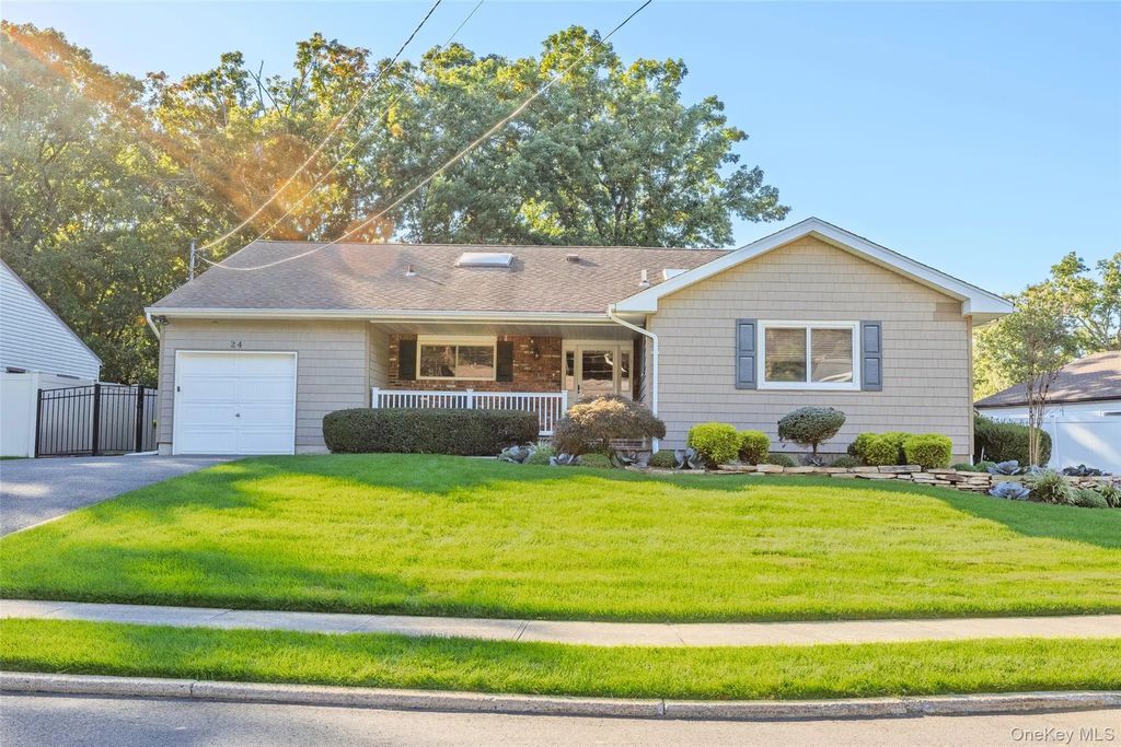 24 Kingswood Drive, Old Bethpage