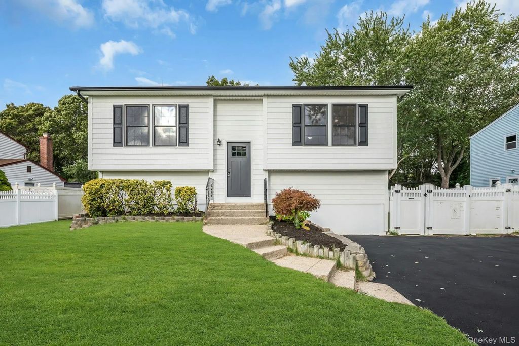 64 Skylark Drive, Holtsville