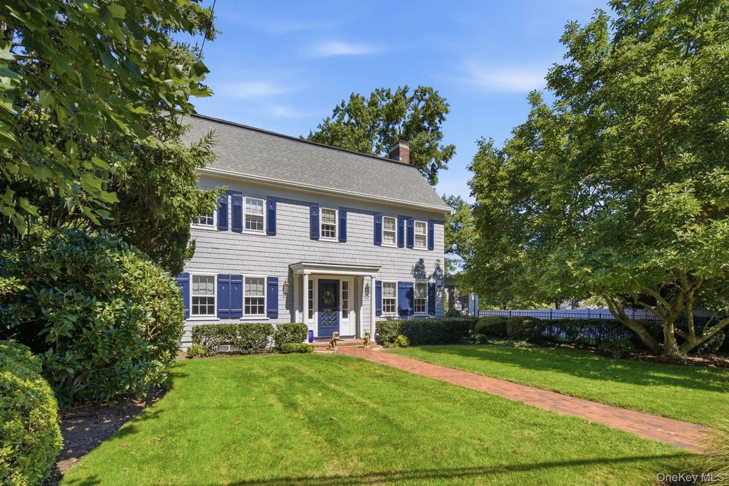 75 Dewey Street, Huntington