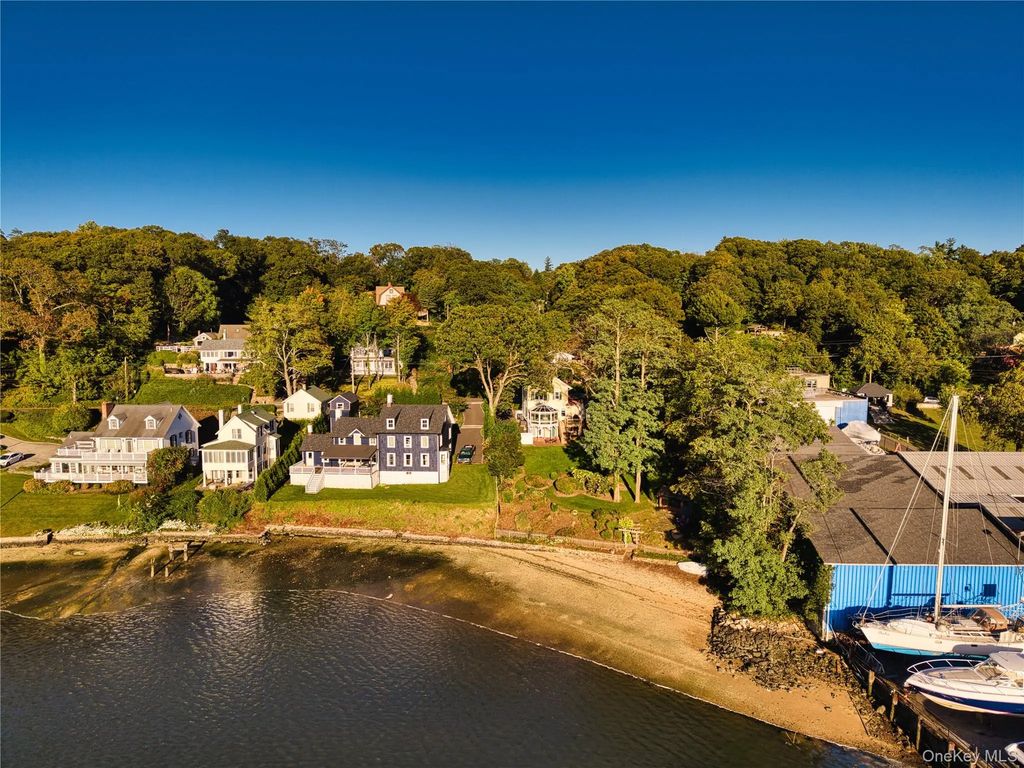43 E Shore Road, Huntington