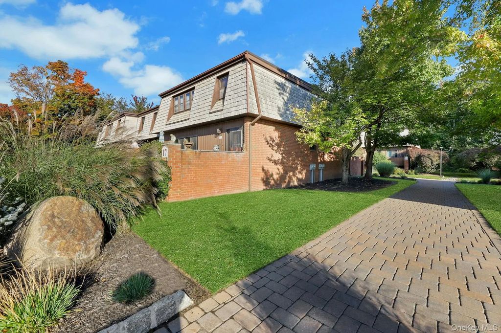 17 Heritage Drive # F, New City