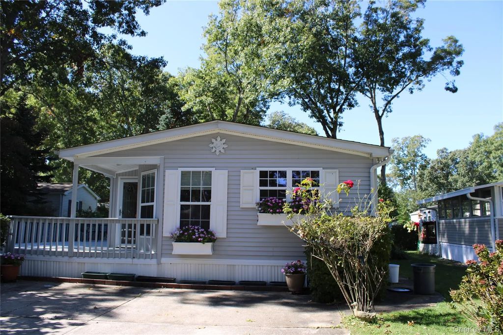 1661 Old Country Road # 77, Riverhead