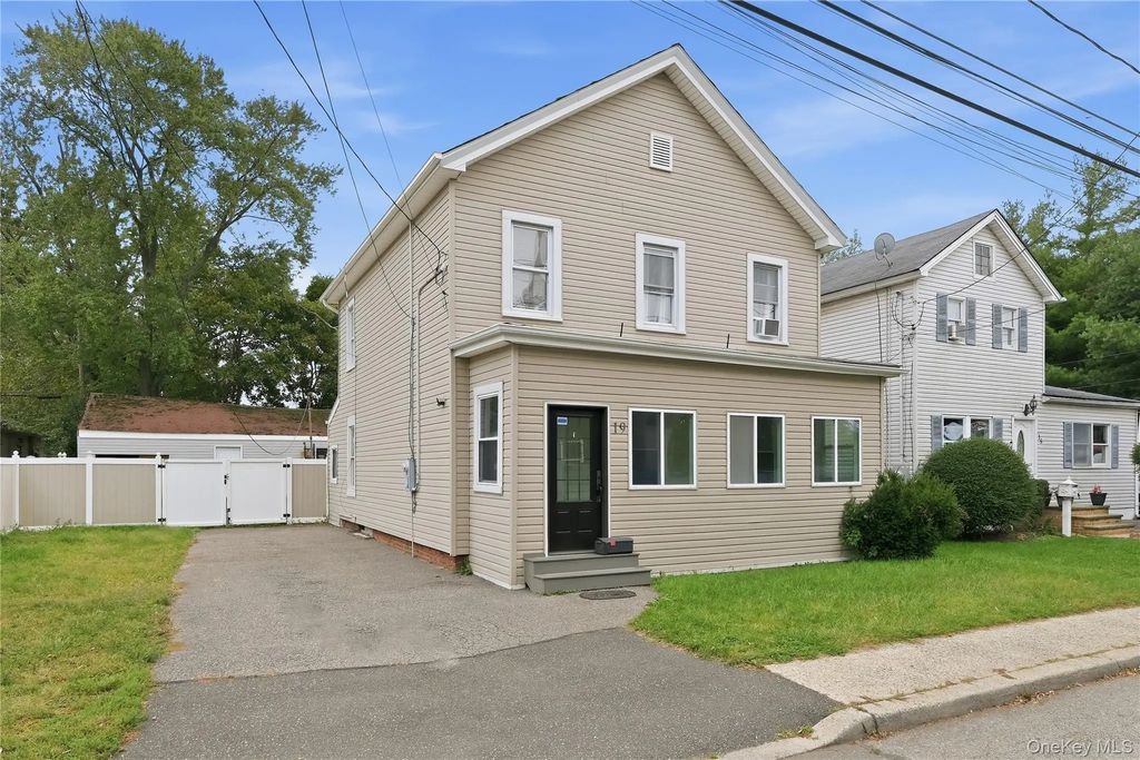 19 Railroad Avenue, Amityville