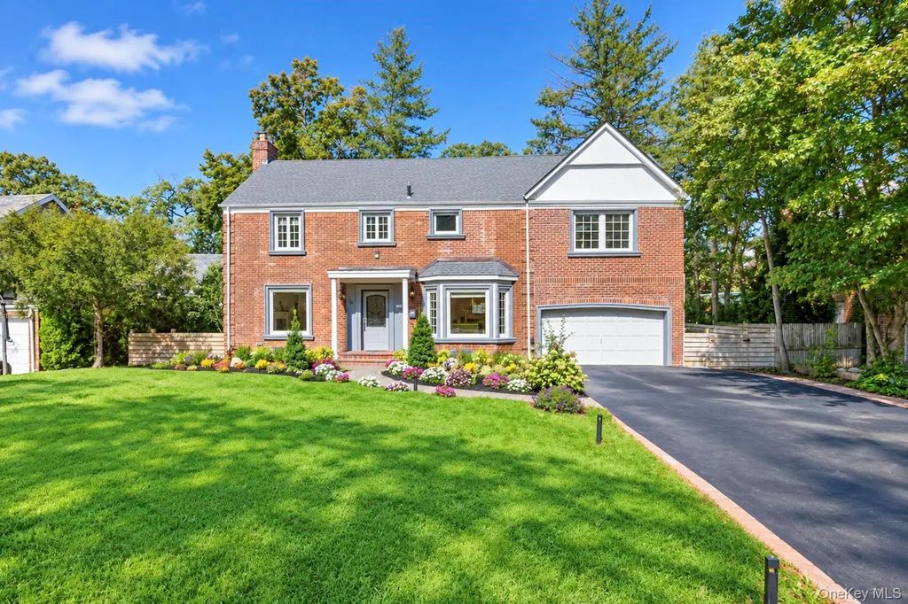 18 Pond Park Road, Great Neck