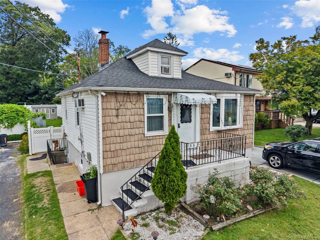 552 Kirkman Avenue, Elmont