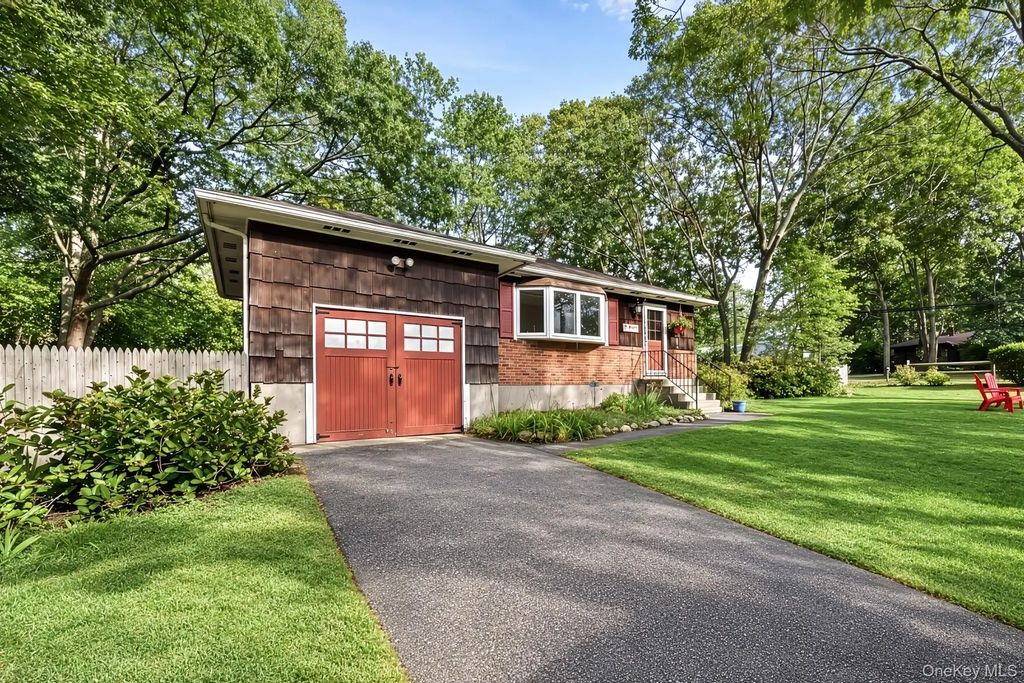 2 Easterly Road, Hampton Bays