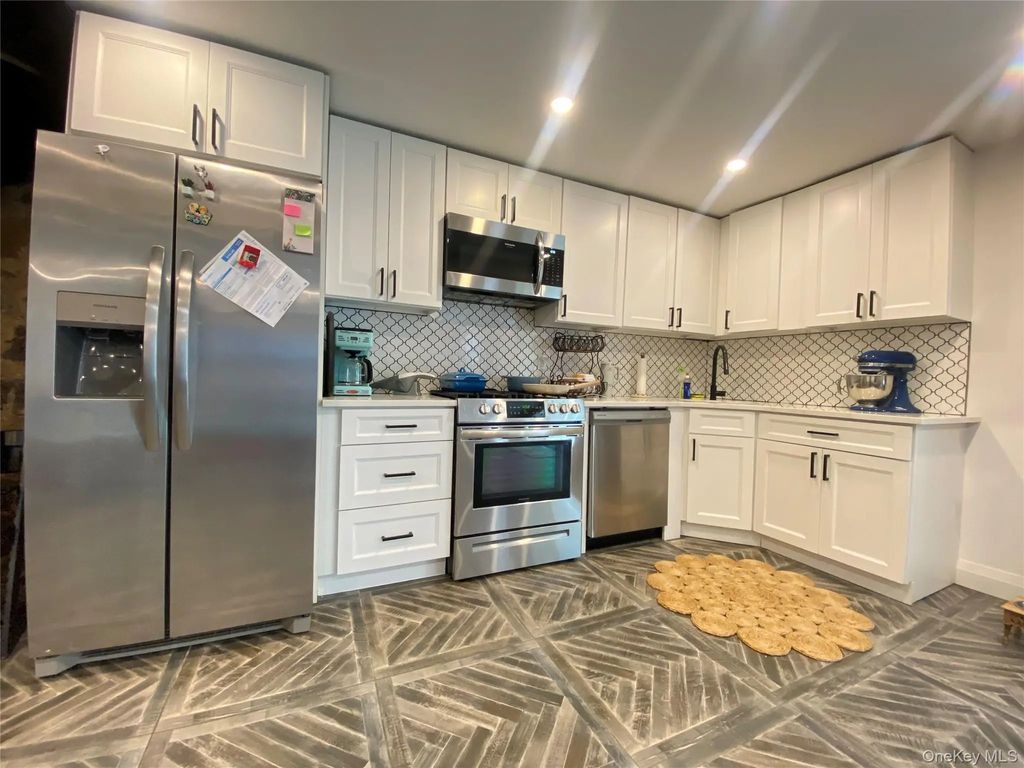 4112 20th Avenue, Astoria