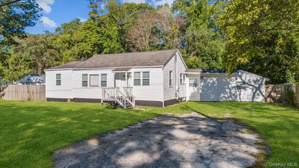 703 Horseblock Road, Brookhaven