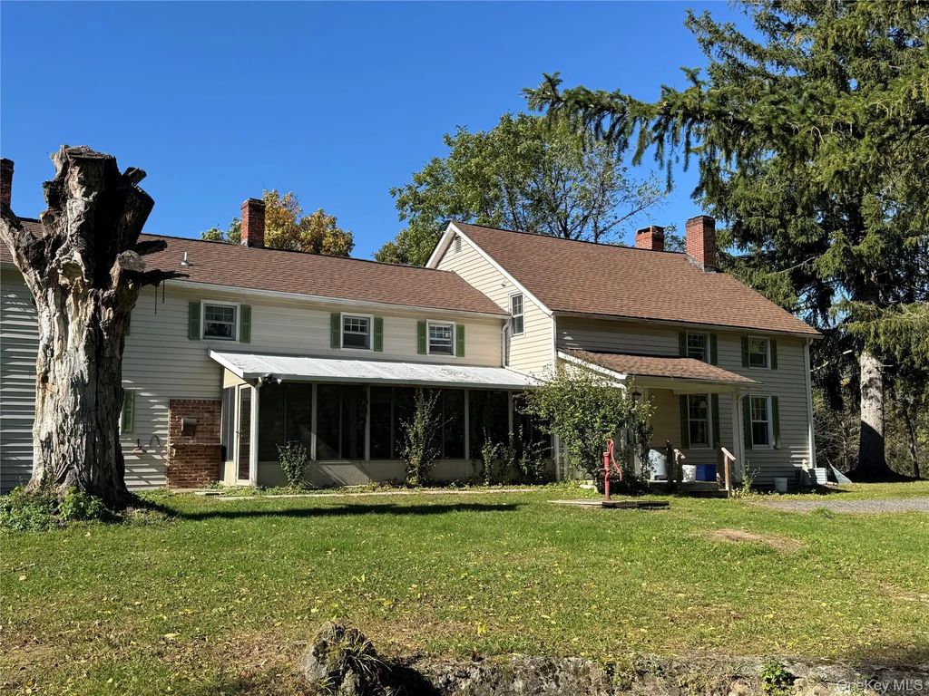 261 Van Keuren Avenue, Pine Bush