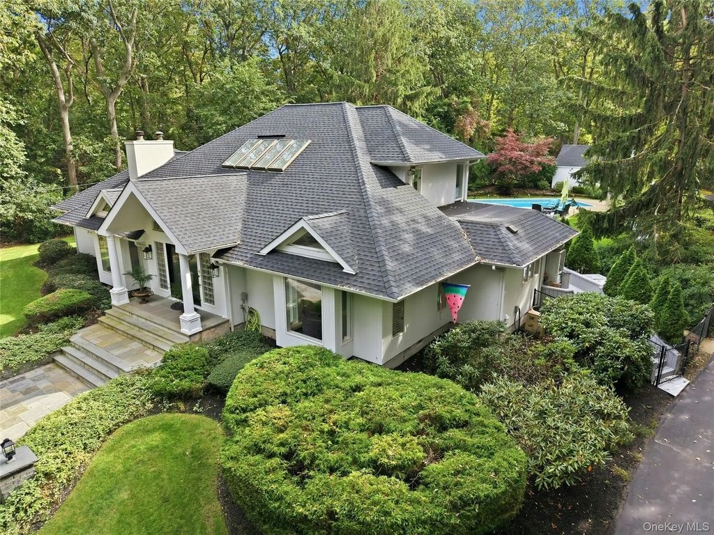 52 W Meadow Road, Setauket