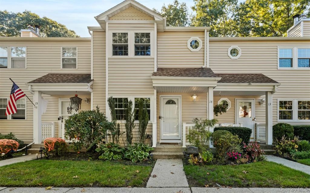 14 Taylor Commons # 14, Yaphank