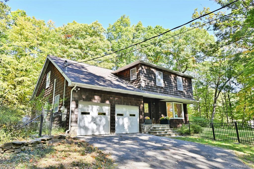 12 Tower Hill Road, Pawling