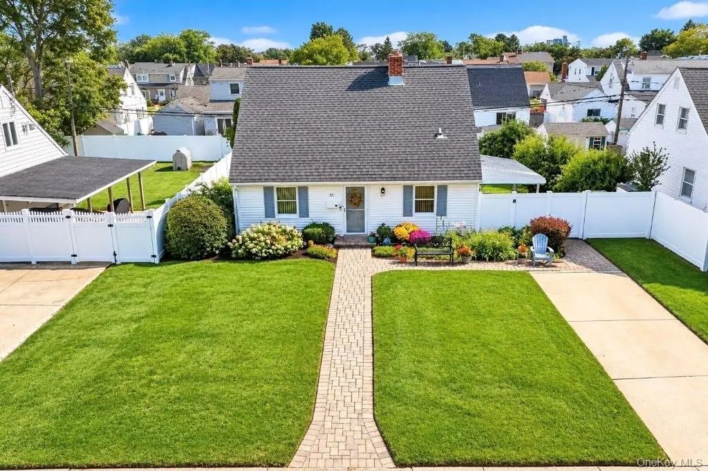 30 Chapel Lane, Levittown