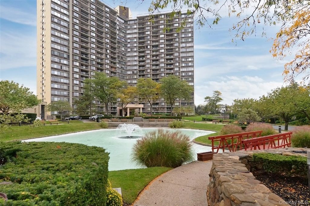 2 Bay Club Drive # 17g, Bayside
