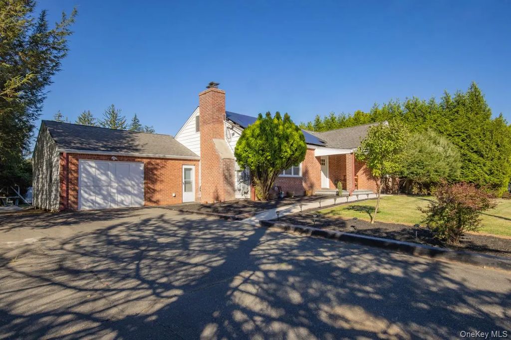 8 Deforest Avenue, New City