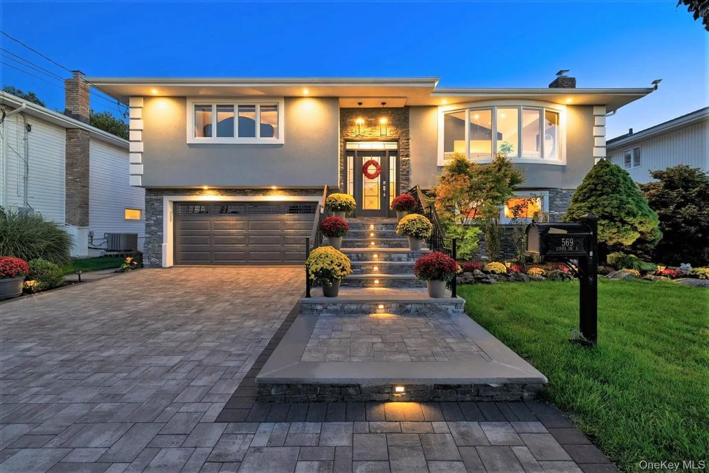 569 Links Drive S, Oceanside