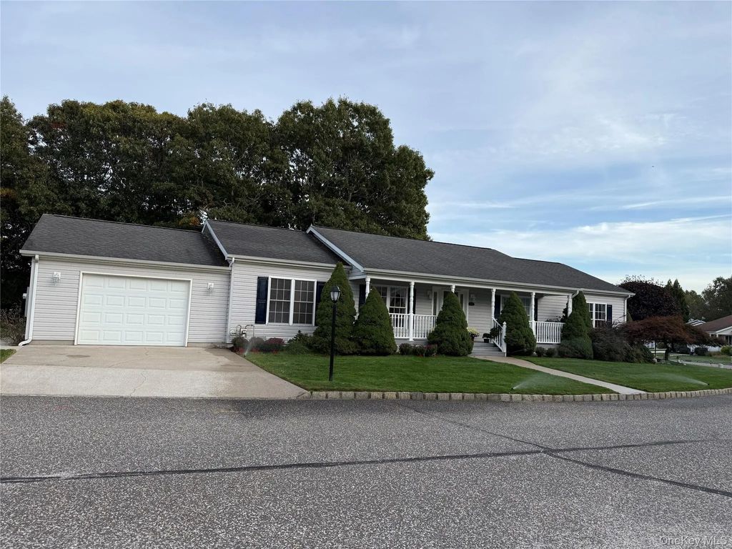 1407 Middle Road # 271, Calverton