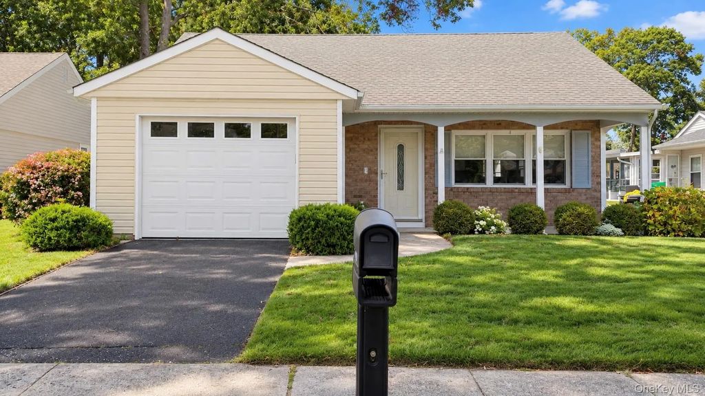 346 Edinburgh Drive, Ridge