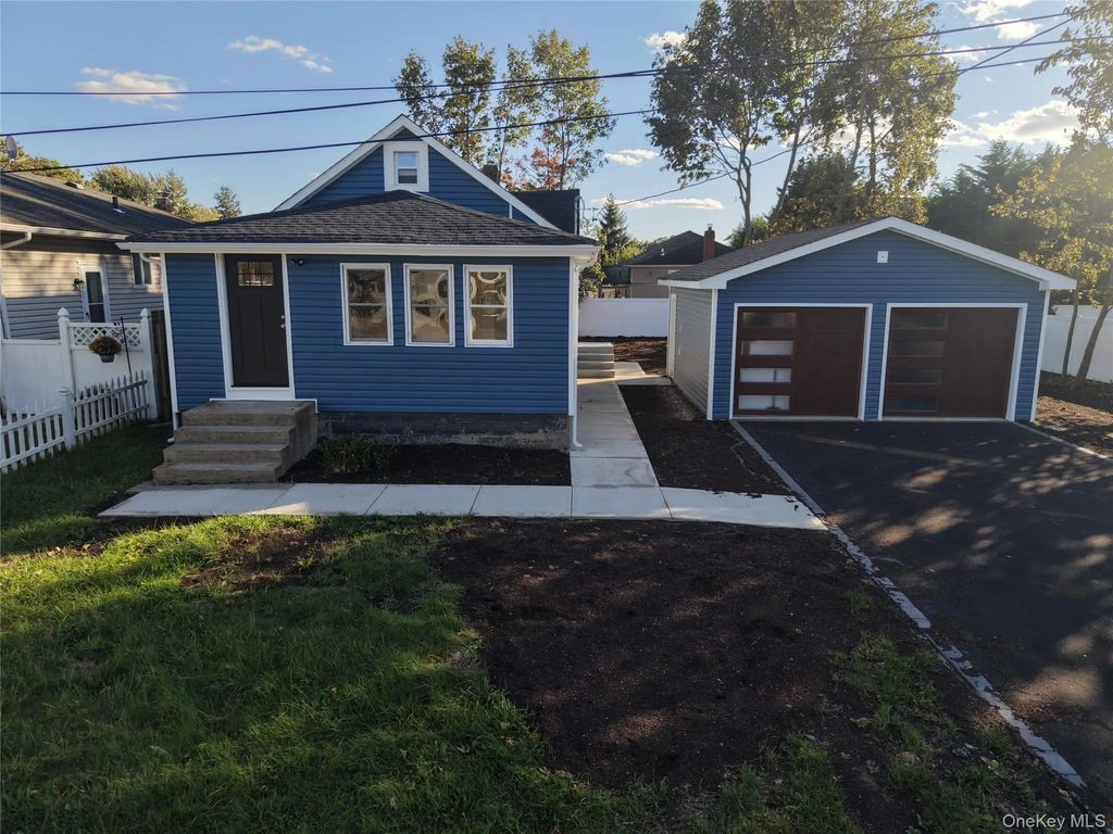 11 45th Street, Lindenhurst