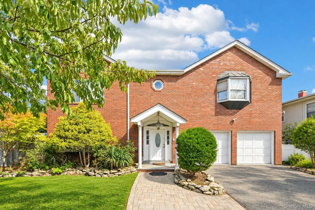 708 Park Lane, Cedarhurst